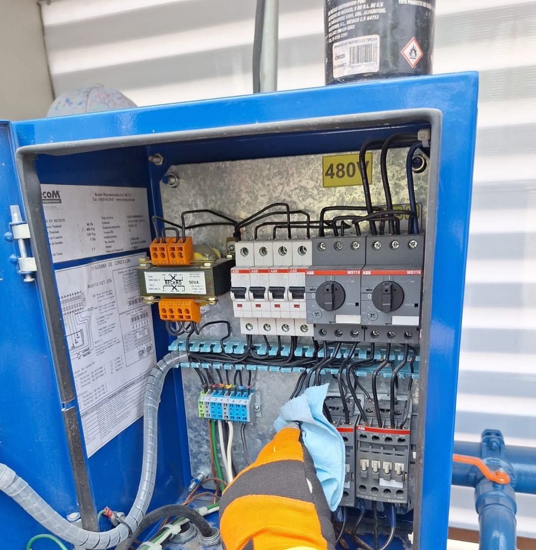 Limpieza de tablero eléctrico 480V del sistema de bombeo