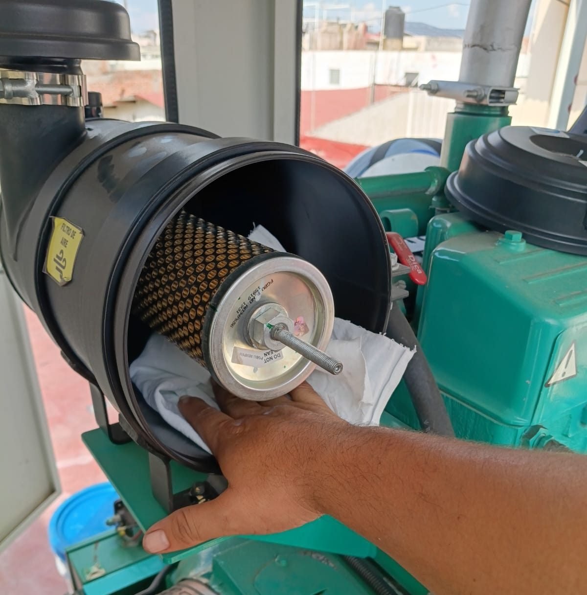 Cambio de filtro de aire del motor